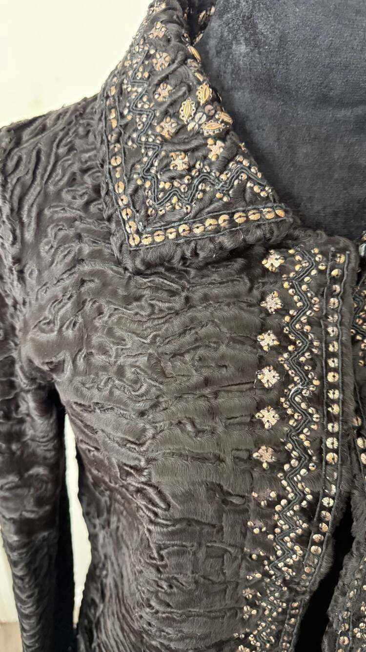 Oscar de la Renta Couture Embellished Lamb's Wool Jacket - Picture 3 of 14